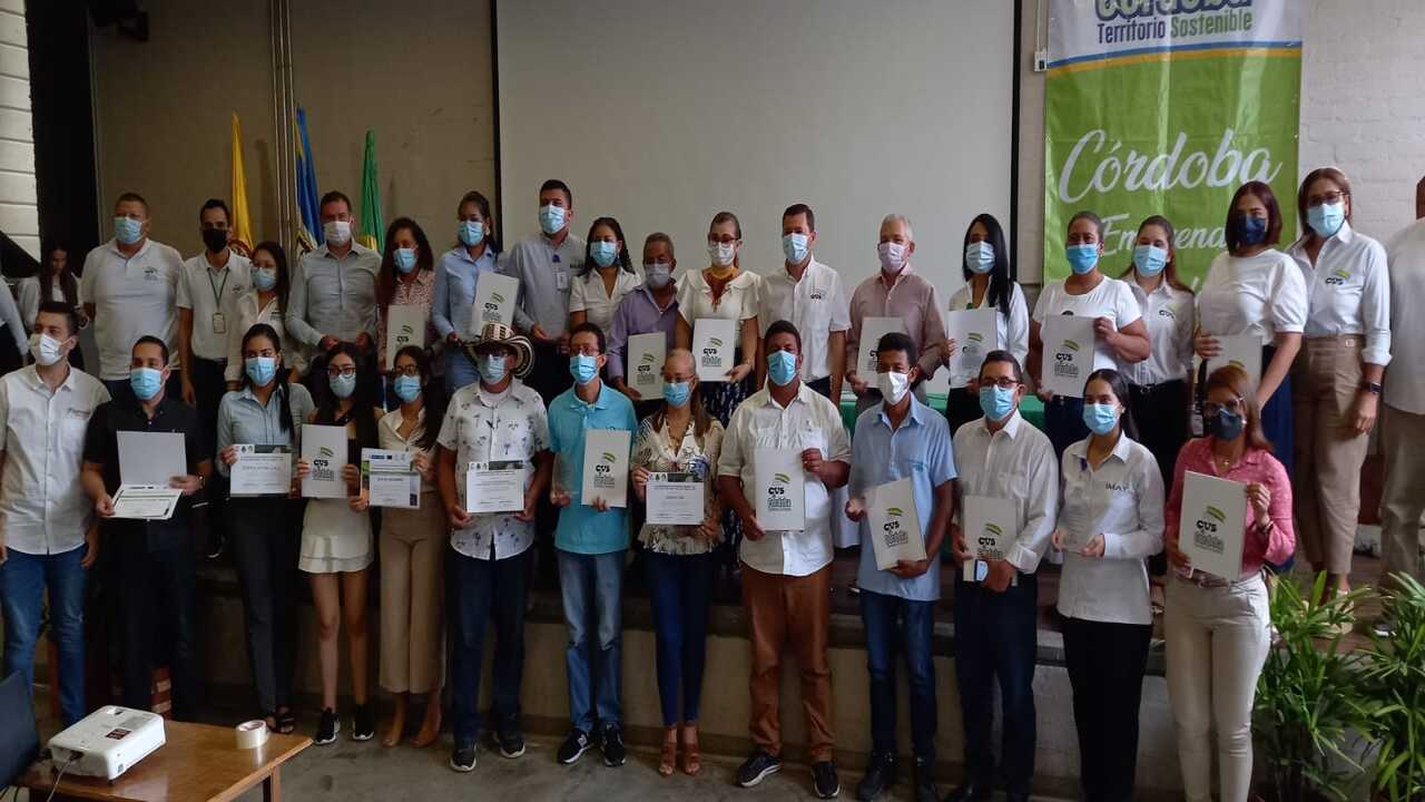 reconocimiento a grupo de personas en el Auditorio Iraca de la CVS