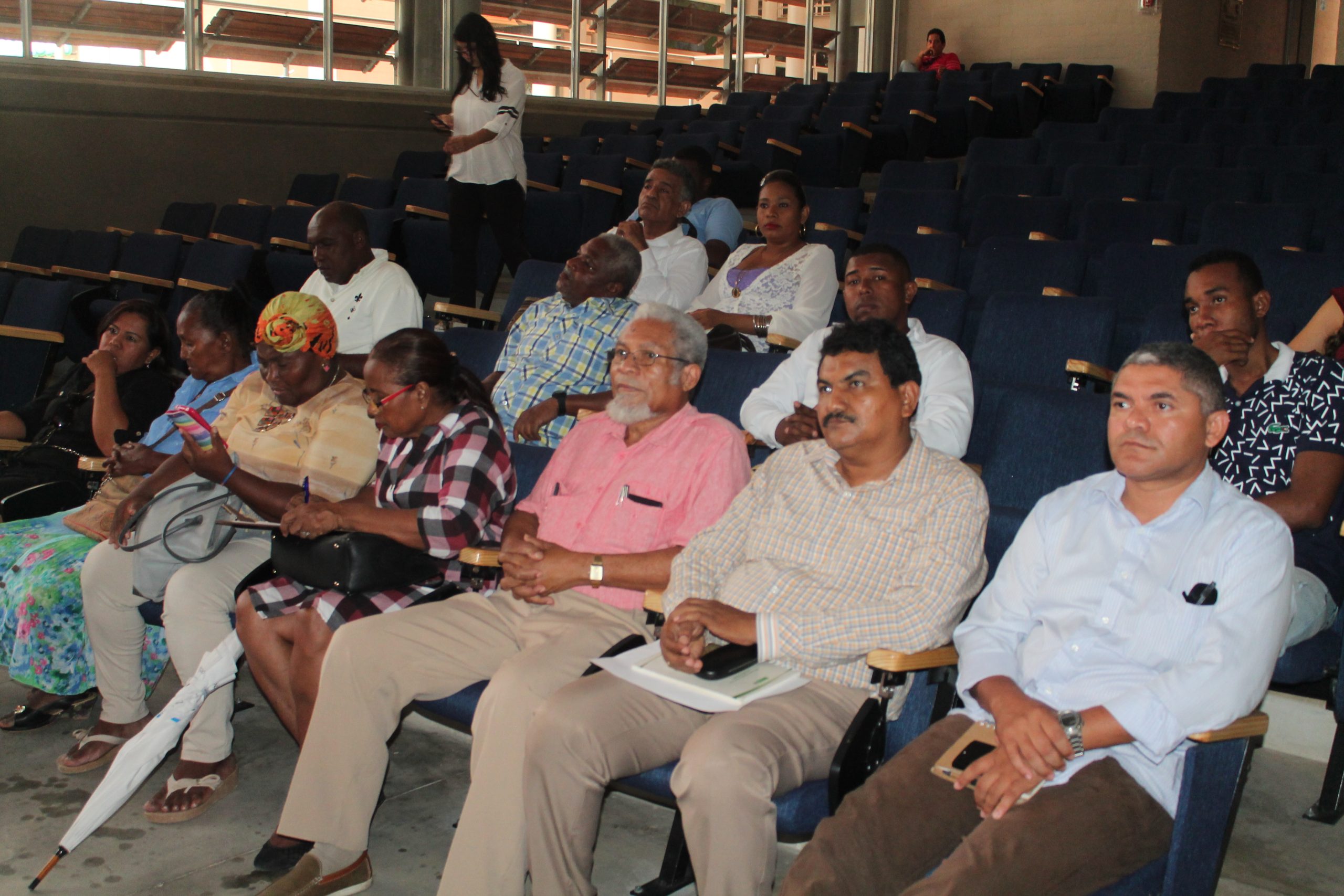 imagene de elección Comunidades negras en auditorio de la CVS