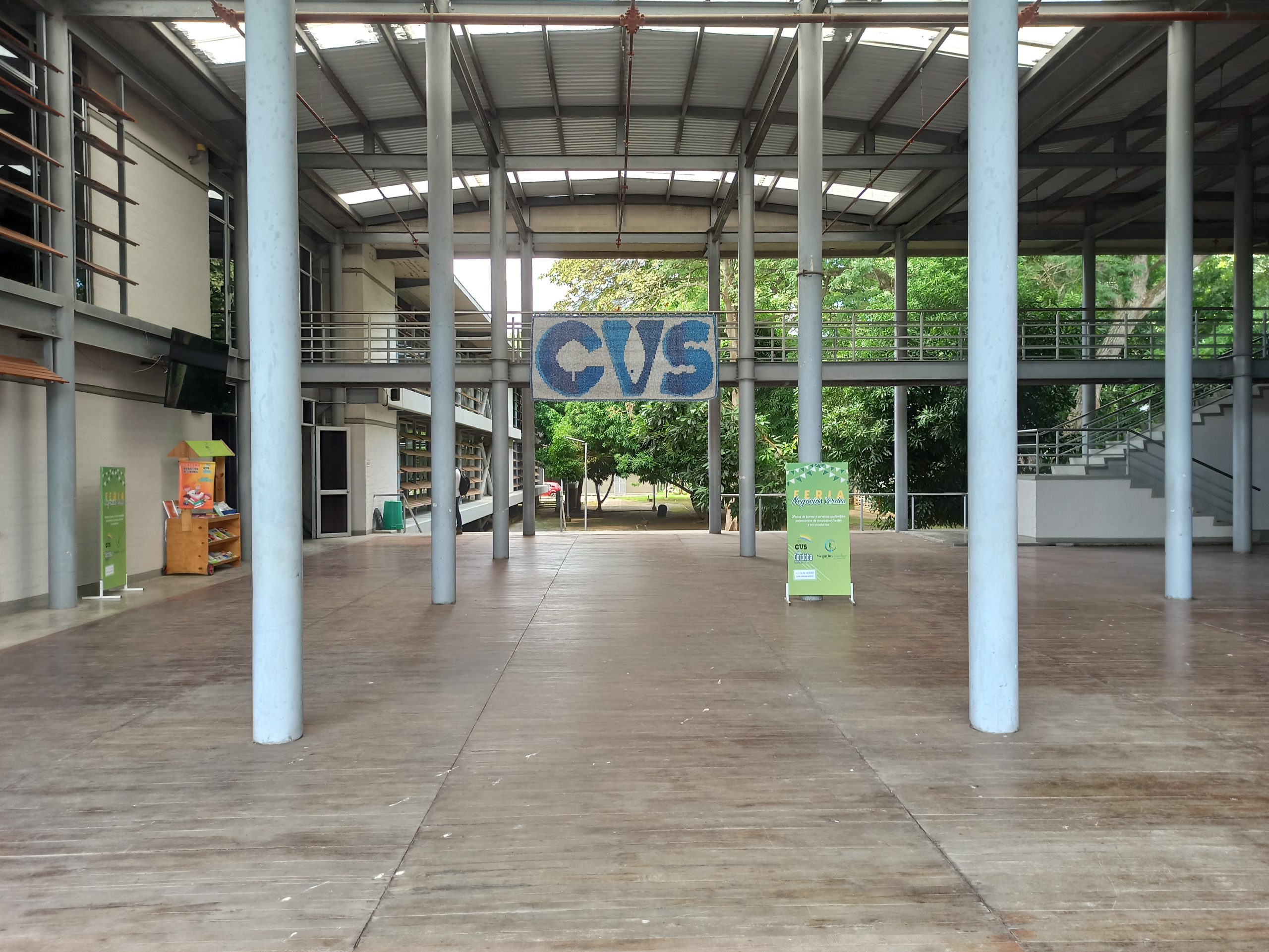 Foto entrada principal Corporación CVS