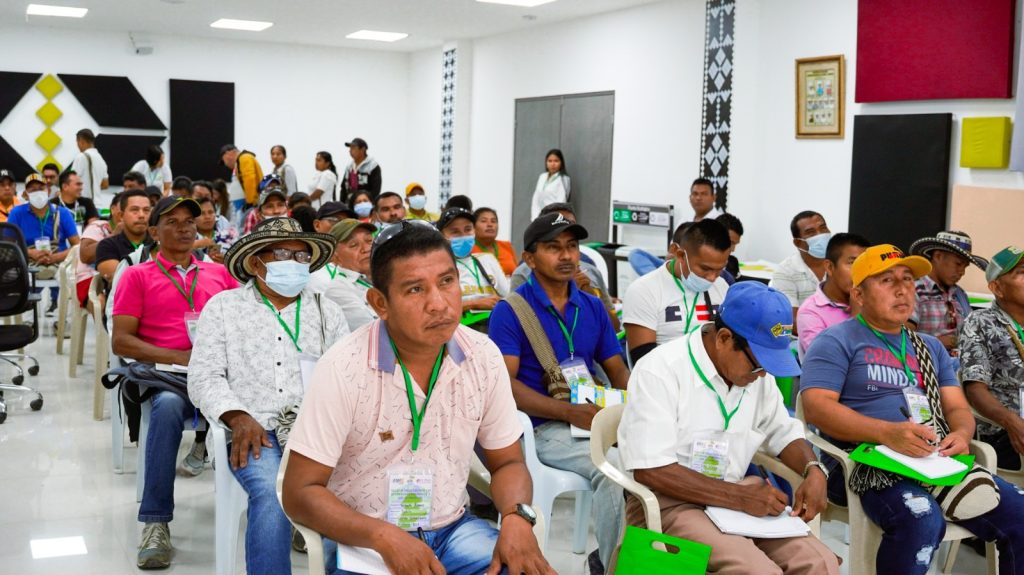 Grupo de personas sentadas en un auditorio convenio ANH-CVS