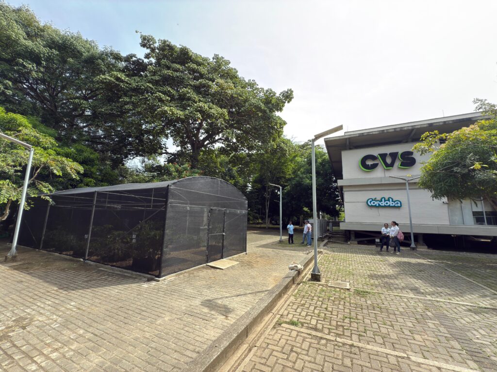 imagen de moderno vivero bioclimatico inaugurado en la sede principal de la CVS