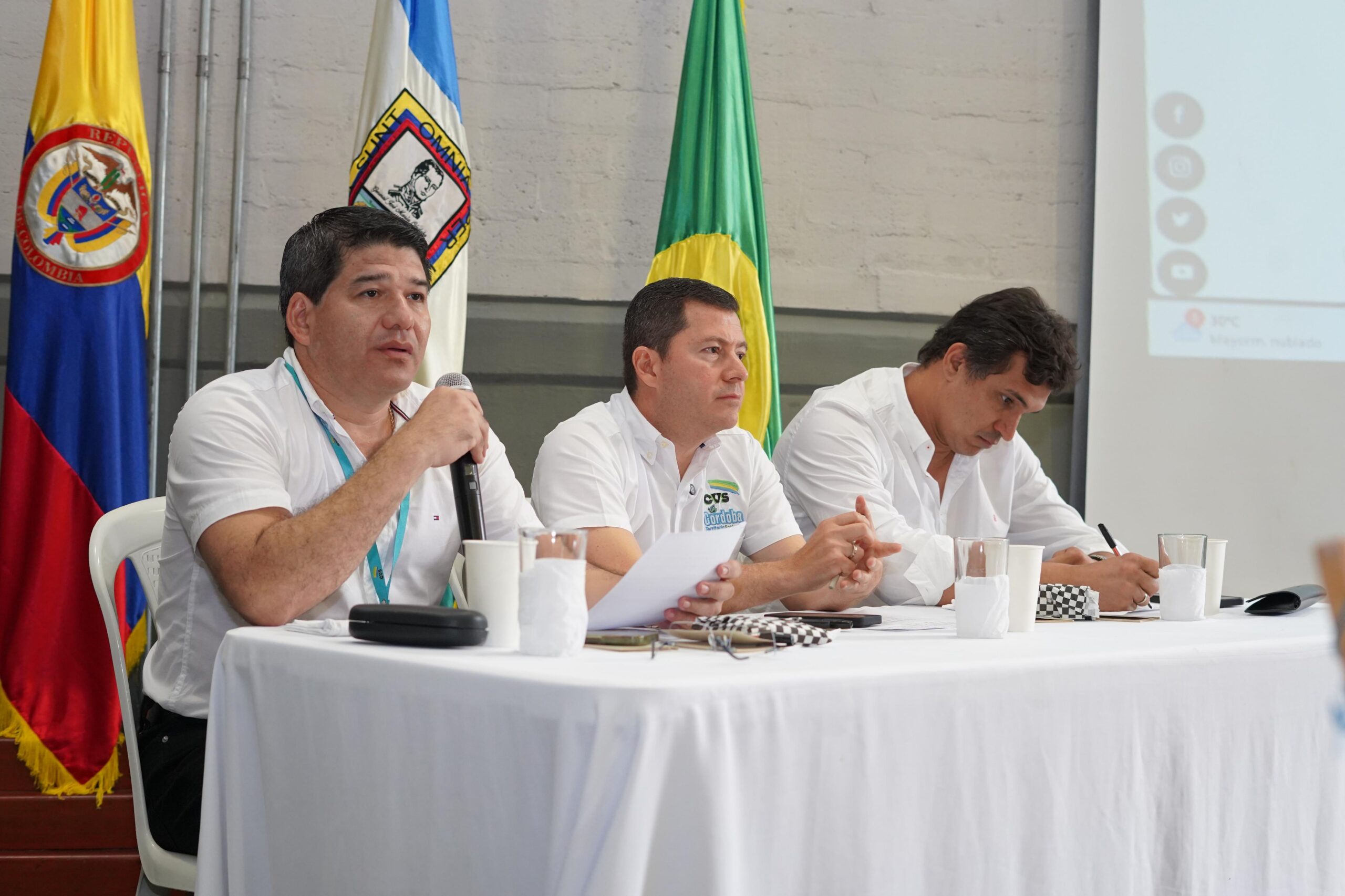 Asamblea Corporativa en auditorio de la CVS