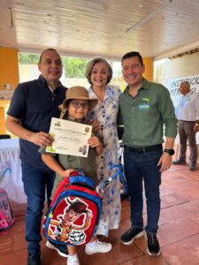 imagen de niños guardianes del ambiente graduados por la CVS