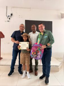 imagen de niños guardianes del ambiente graduados por la CVS