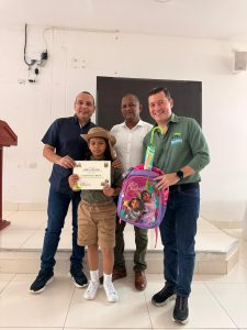 imagen de niños guardianes del ambiente graduados por la CVS