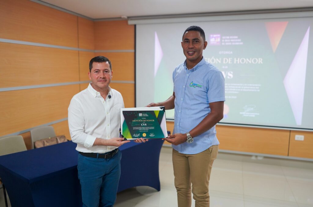 Director de la CVS recibe mencion de Honor para el Departamento de Córdoba