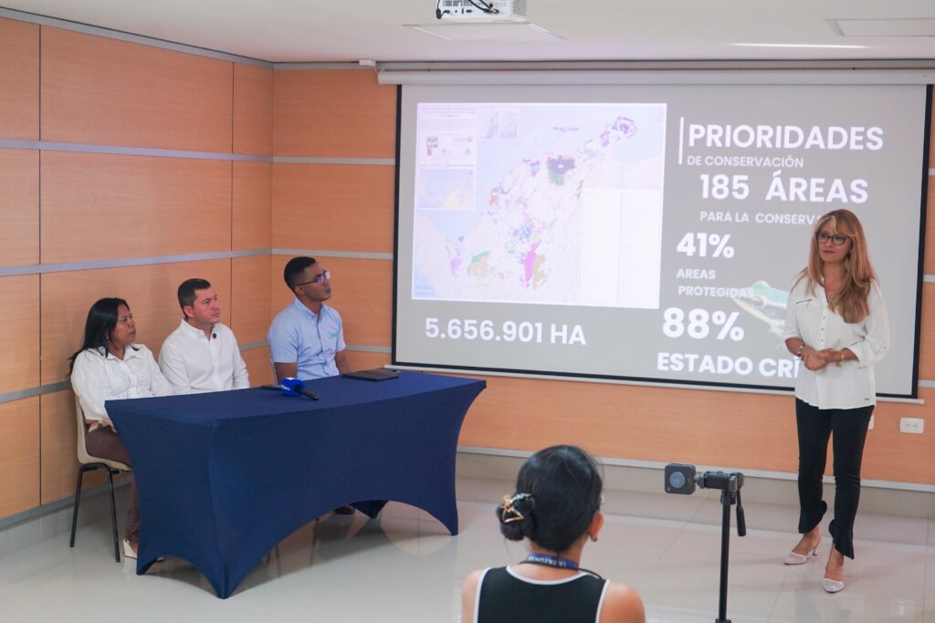 Director de la CVS recibe mencion de Honor para el Departamento de Córdoba