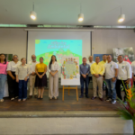 Foto Del Director De La CVs Y Otras Pesonas En La Presentacion De La Cátedra Ambiental En El Auditorio De La CVS