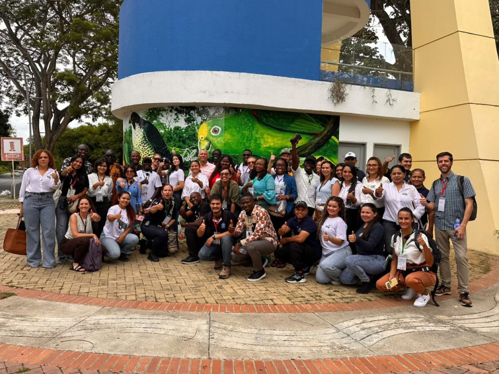 imagen de proyecto de vida manglar con delegacion de personas de Africa